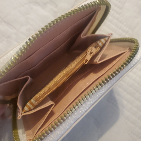Bluey Wallet with Zipper Closure - Picture 3 of 5